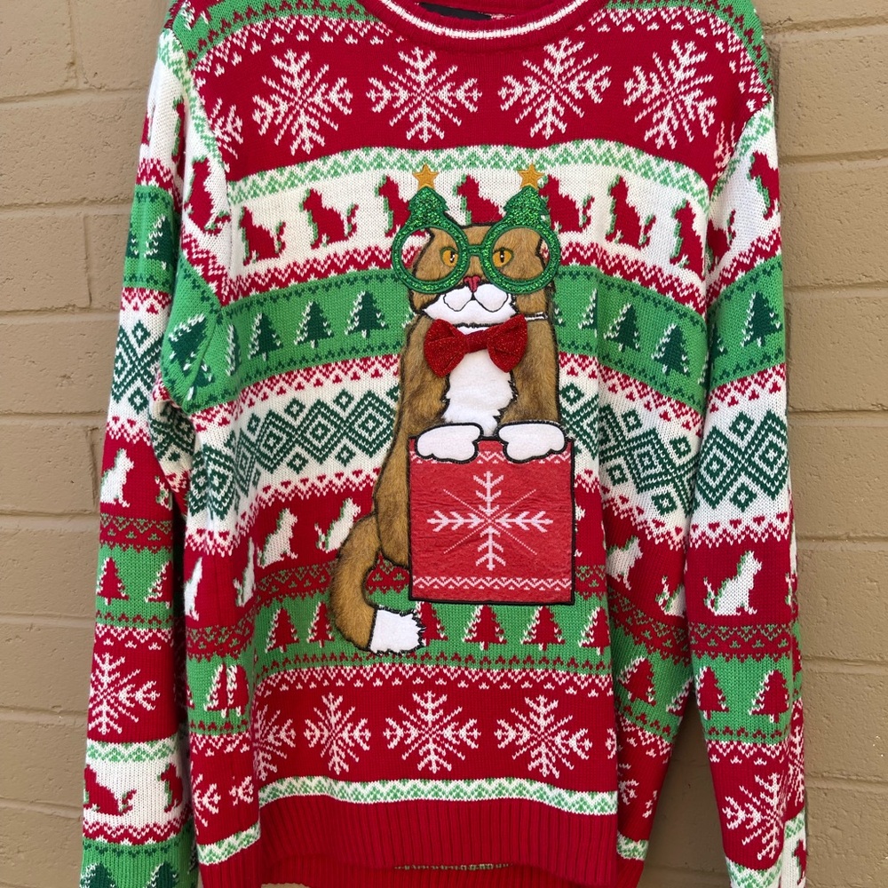Ugly Christmas‎ sweater. Drink holder